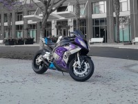 J'ai un s100rr 2016 et il y a quelque temps, j'ai reçu mon jeu de carénages de vélo, mes amis et moi avons eu toutes les marques différentes, nous les avons tous commandés en même temps, le mien est arrivé en premier et j'ai été tenu au courant tout le temps ! Un mois plus tard, les deux autres sont arrivés. Ils correspondent parfaitement à 0 problème. Donc, dans l'ensemble, ils ont eu la livraison la plus rapide, sont les plus beaux, sont plus légers mais tout aussi solides, ont un service client incroyable et étaient au même prix... Je ne pourrais pas être plus heureux de mon expérience !